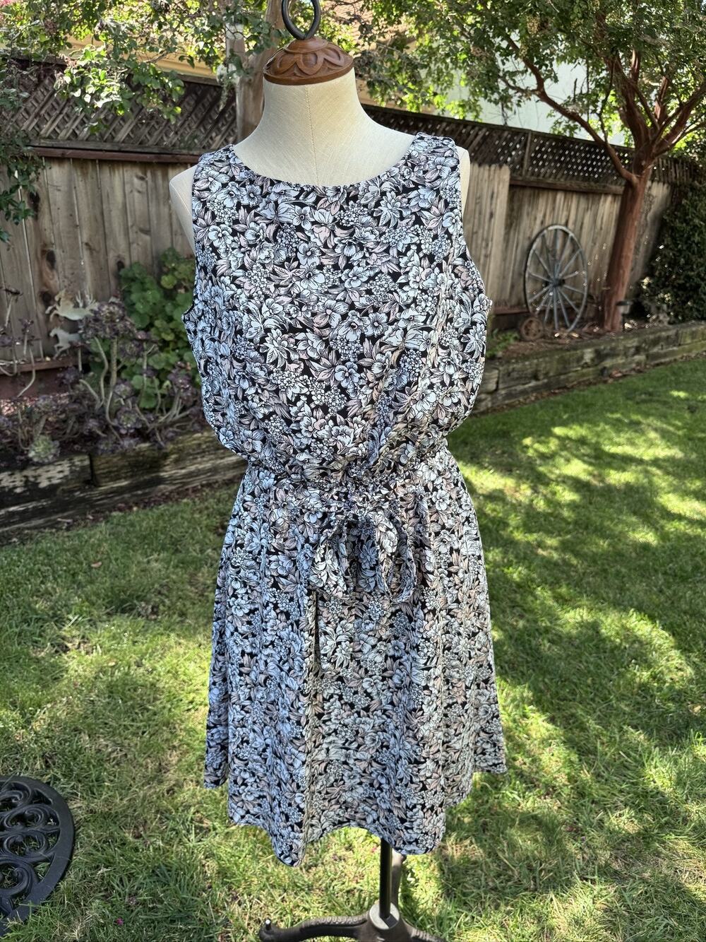 Anne Klein Women's Size 8 Floral Dress Sleeveless Knee Length Casual